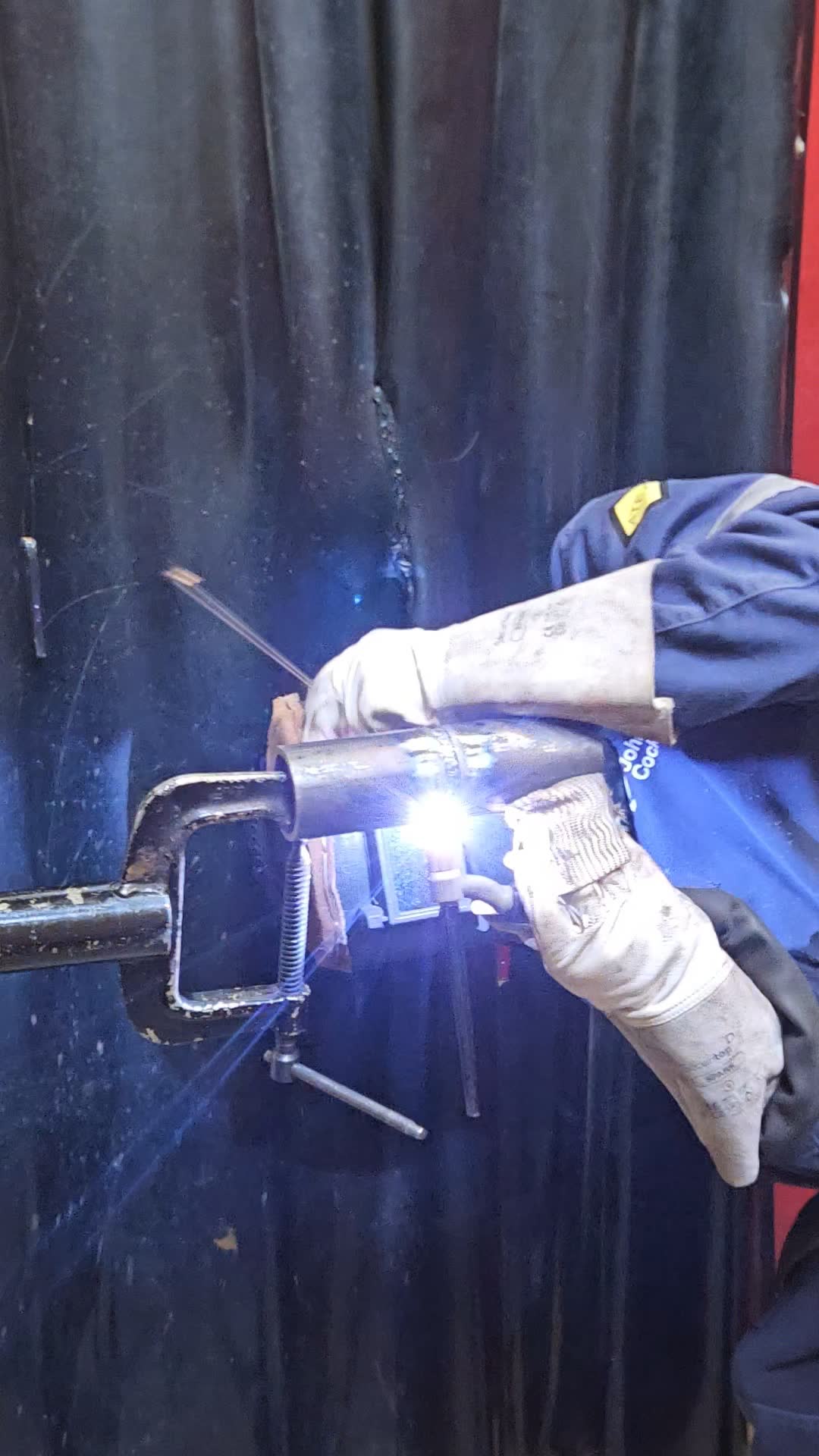 Gants et arc en action