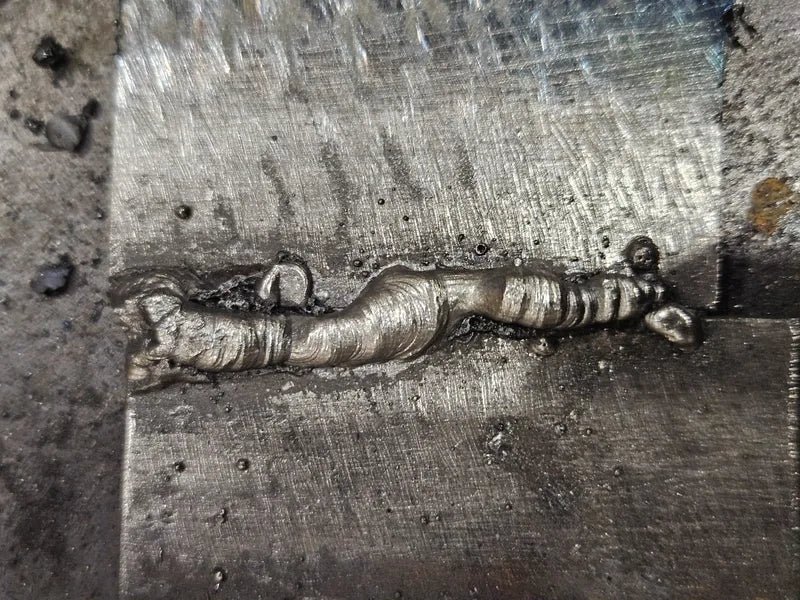 Cordon de soudure moche, bombé et irrégulier